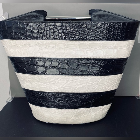 BALENCIAGA NEW BLACK/WHITE STRIPED EXOTIC SKIN LEATHER MAXI BUCKET TOTE BAG AUTH - Picture 7 of 17